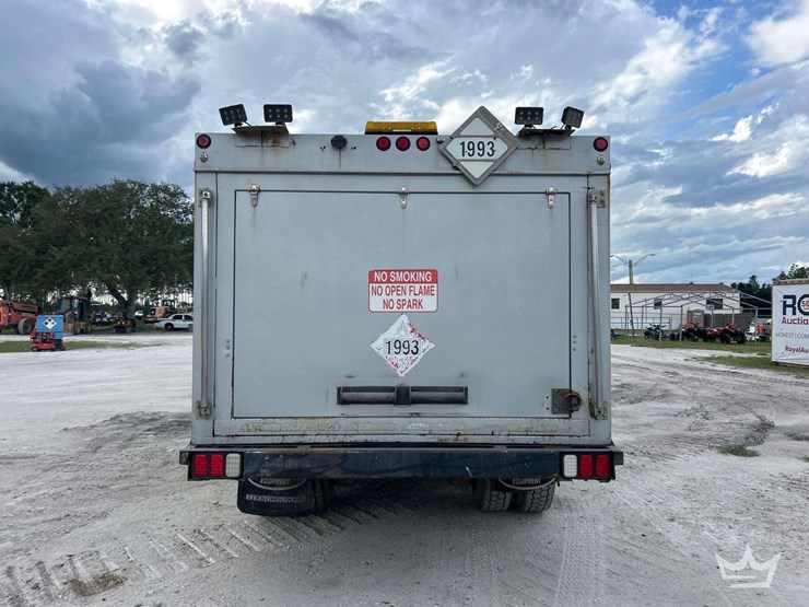 2004-mack-cv713-granite-fuel-and-lube-truck-image-23