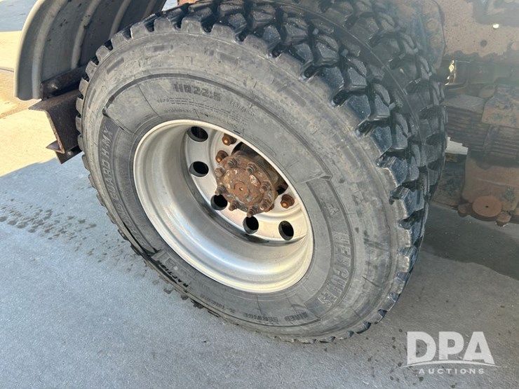 international-7400-image-22