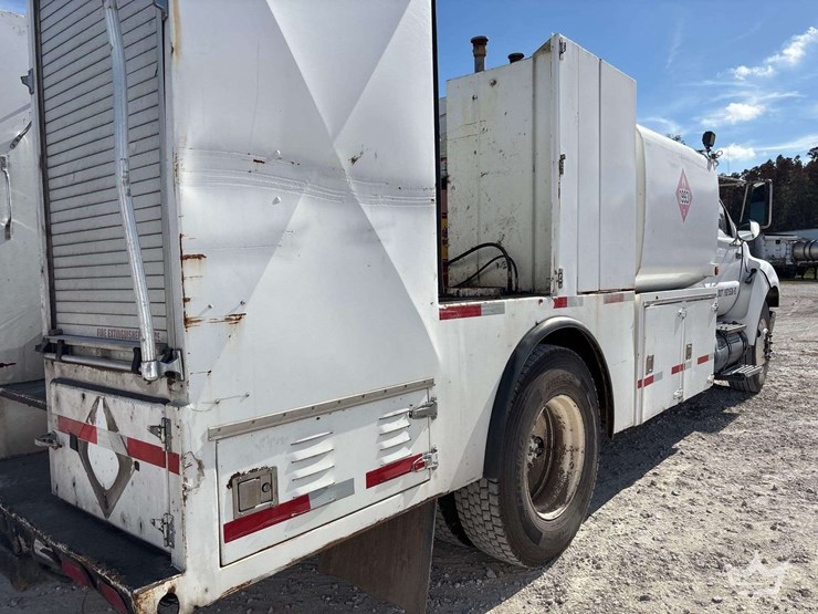 2006-ford-f750-image-25