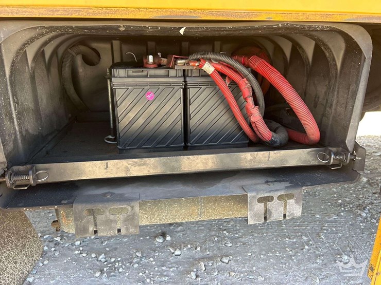 2008-freightliner-b2-image-28