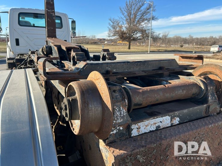 international-7400-image-35