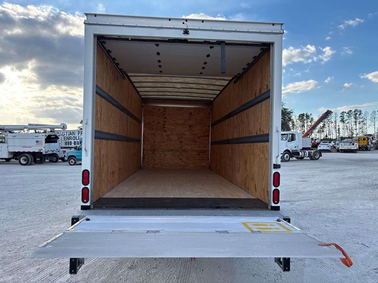 2020-hino-195-image-18