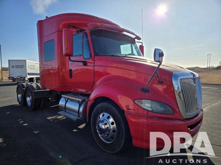 2011-international-prostar-image-3