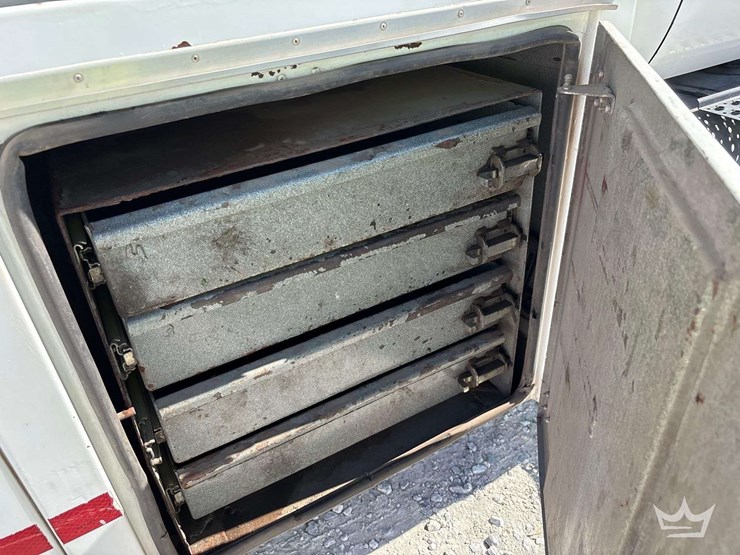 2006-ford-f750-image-27