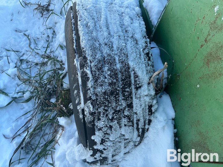 john-deere-300-image-13