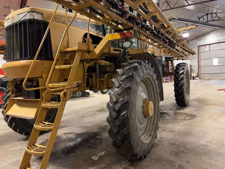 984-rogator-sprayer-w/120'-booms-image-3