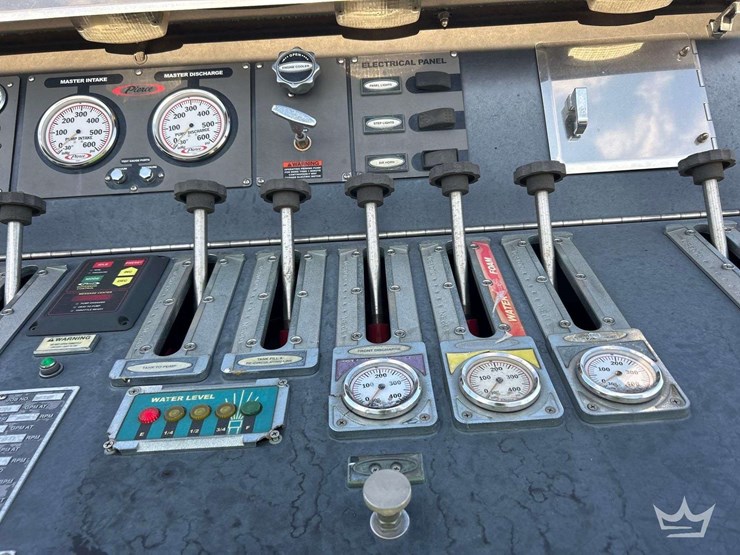 2004-pierce-tilt-crew-cab-pumper-fire-truck-image-38