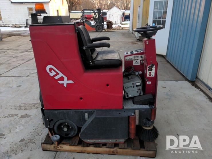 caterpillar-30-image-4