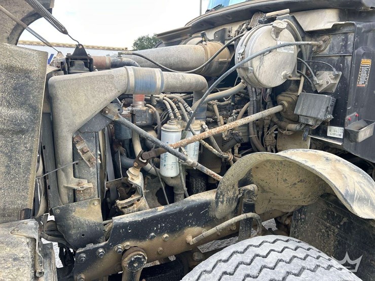 2004-mack-cv713-granite-fuel-and-lube-truck-image-7