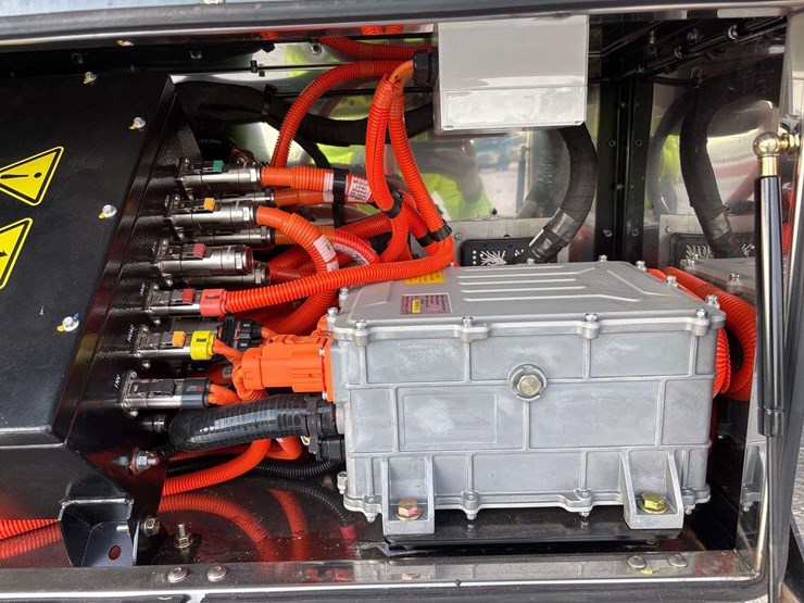 2020-hino-195-image-29