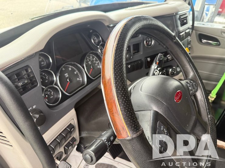 2019-peterbilt-579-image-26