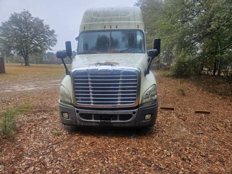 #177-•-benefit-lot-2015-freightliner-cascadia-450-semi-truck*-image-9