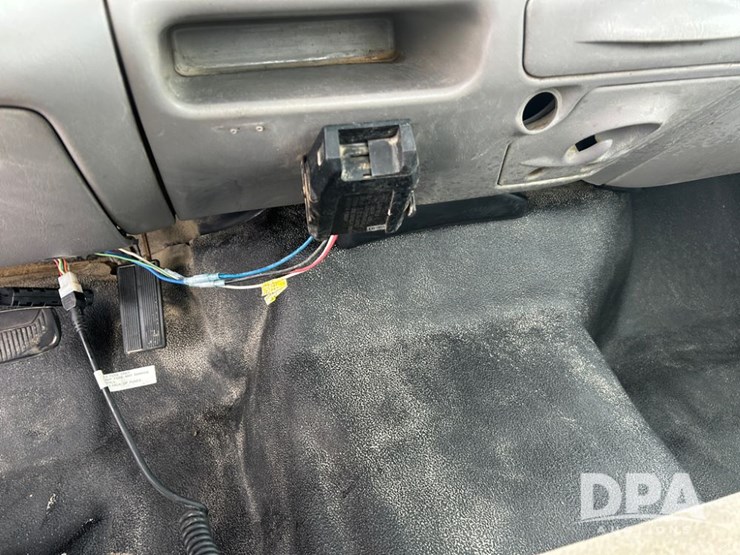 2001-ford-f350-image-27