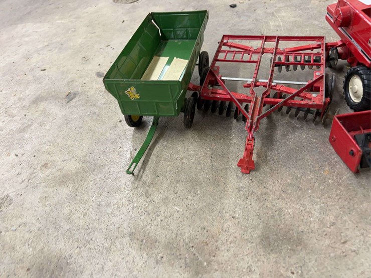 misc-toys--international-tractor,-john-deere-w/-loader,-international-combine,-disc,-wagon-image-7