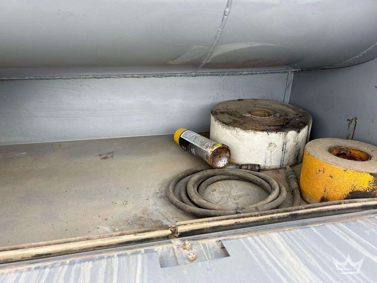 2004-mack-cv713-granite-fuel-and-lube-truck-image-10