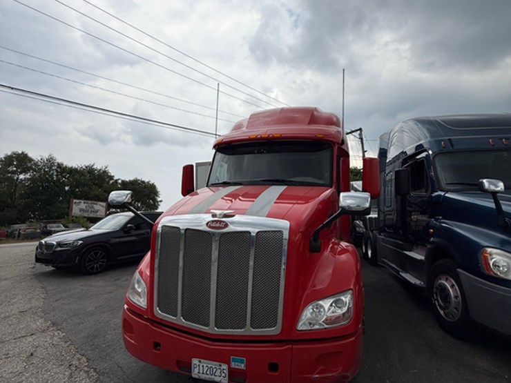 2020-peterbilt-579-image-12
