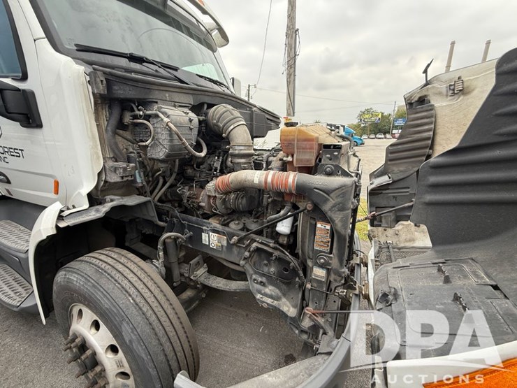 2019-peterbilt-579-image-15