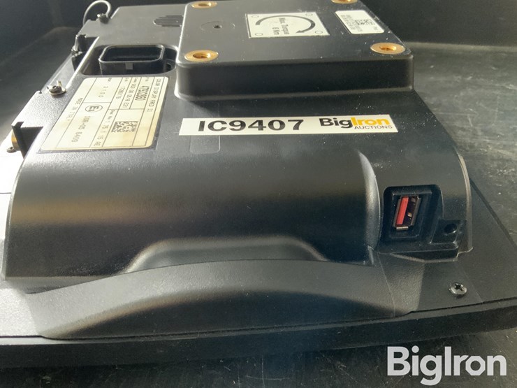 2017-case-cnh-pro-700-display-image-8