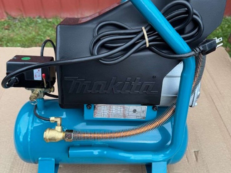unused-makita-2.6-gallon-air-compressor-image-7