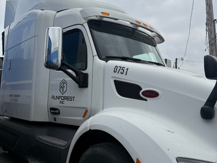 2019-peterbilt-579-image-3