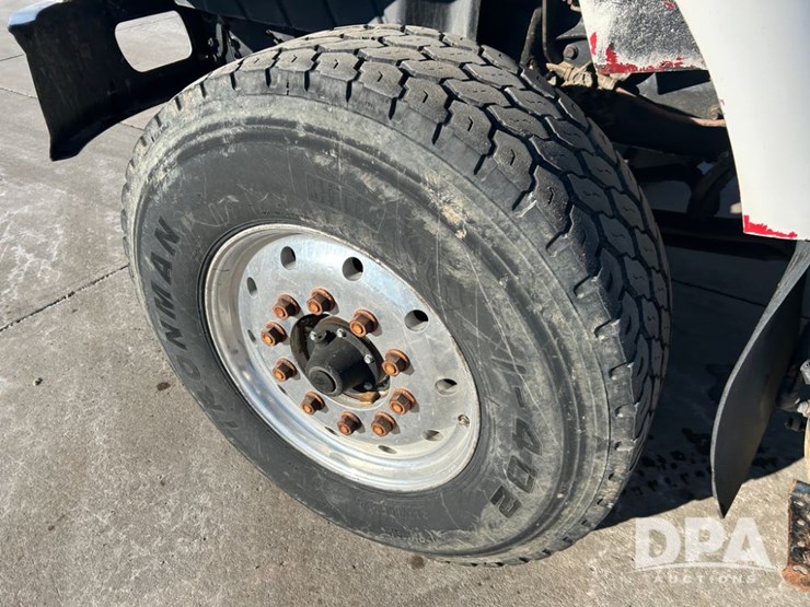 international-7400-image-14