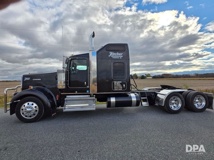 2019-kenworth-w900-image-3