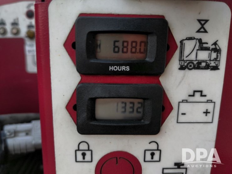 caterpillar-30-image-8