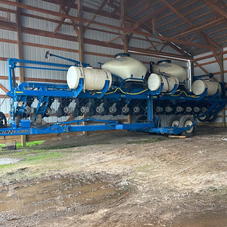2010 KINZE 3660