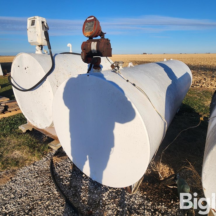 1,000 Gal Fuel Tank w/ Electric Pump