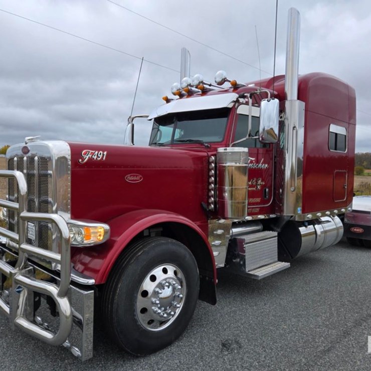 2023 PETERBILT 389