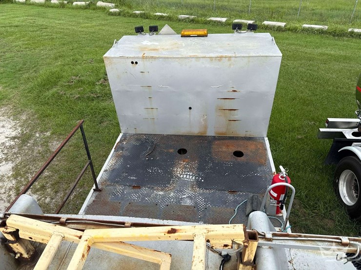 2004-mack-cv713-granite-fuel-and-lube-truck-image-19