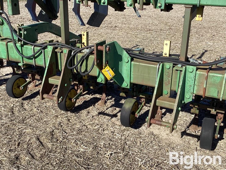 john-deere-845-image-9