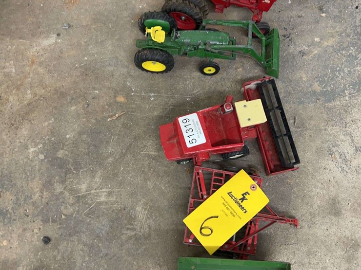 misc-toys--international-tractor,-john-deere-w/-loader,-international-combine,-disc,-wagon-image-1