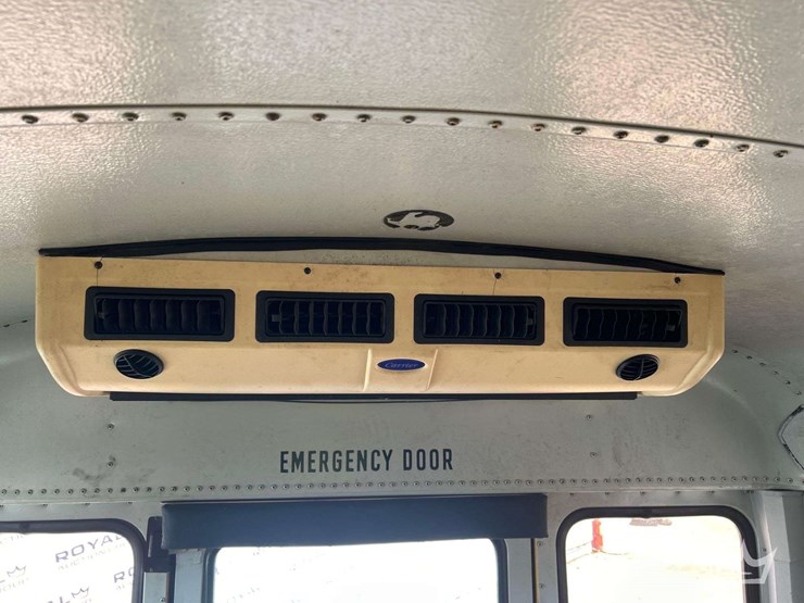 2003-ic-corporation-3000ic-school-bus-image-18