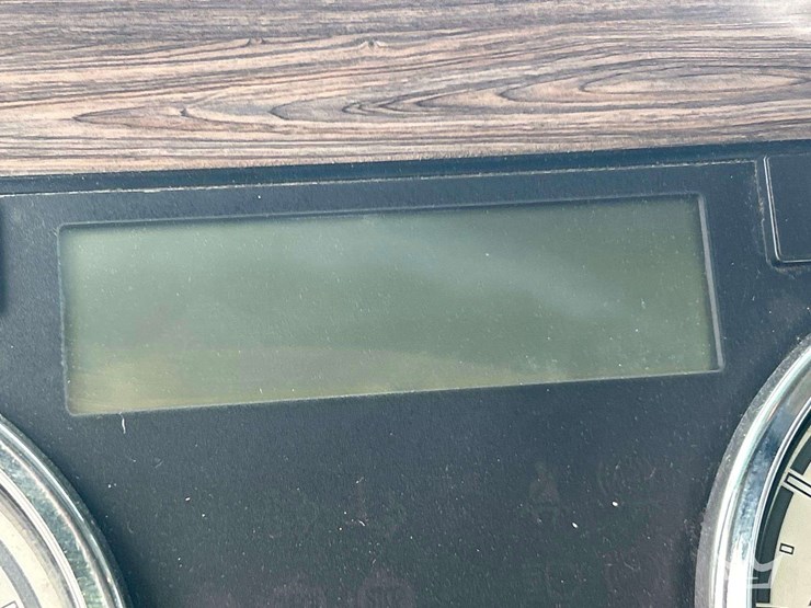 2015-freightliner-122sd-image-6