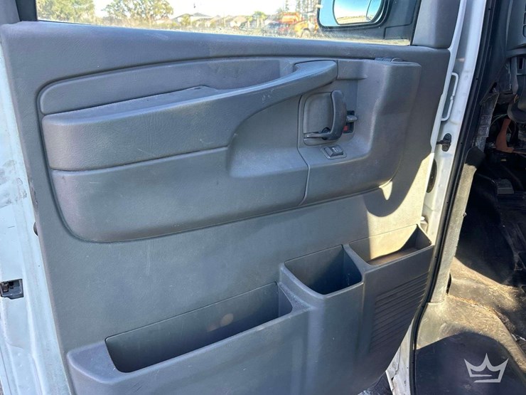 2006-chevrolet-express-3500-image-11