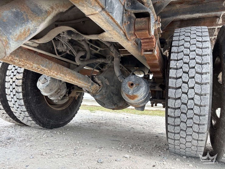 1999-gmc-c7500-s/a-dump-truck-image-31