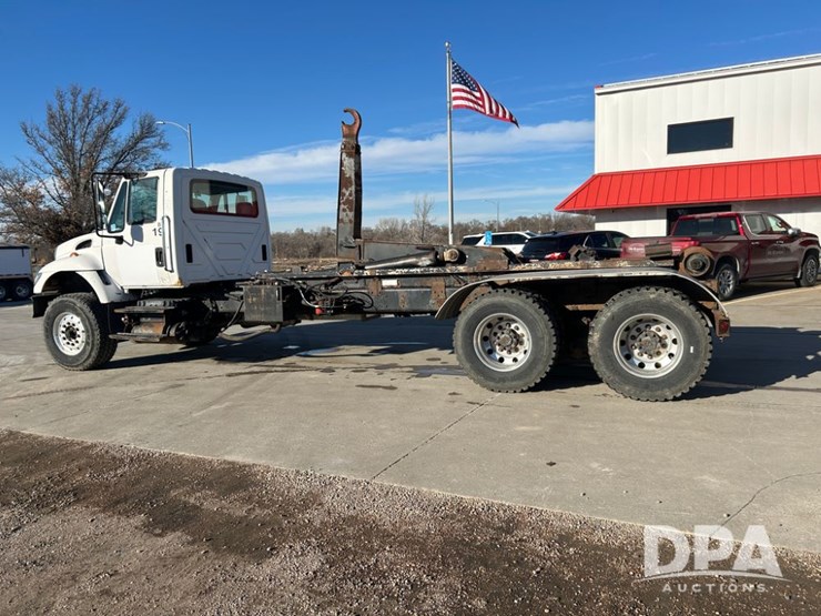 international-7400-image-4