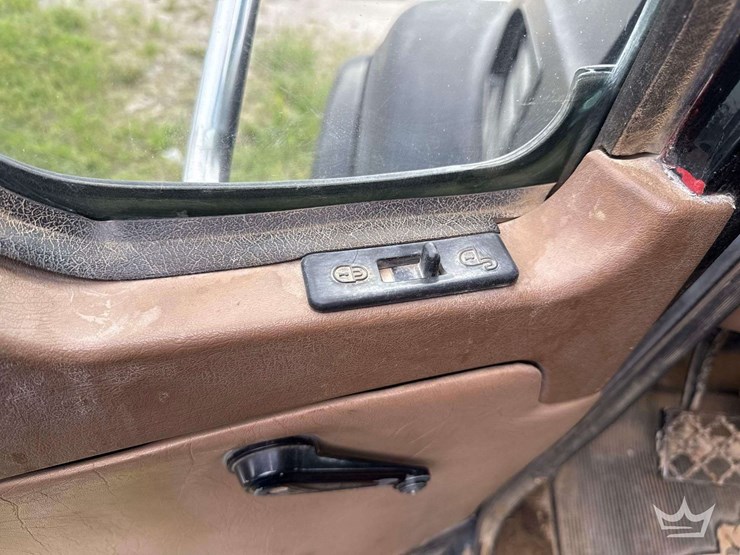 2004-mack-cv713-granite-fuel-and-lube-truck-image-12