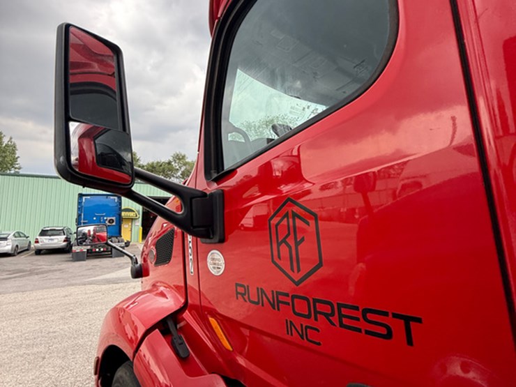 2020-peterbilt-579-image-11