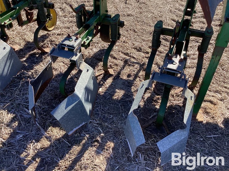 john-deere-845-image-13