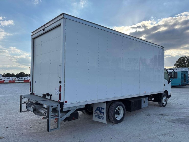 2020-hino-195-image-4