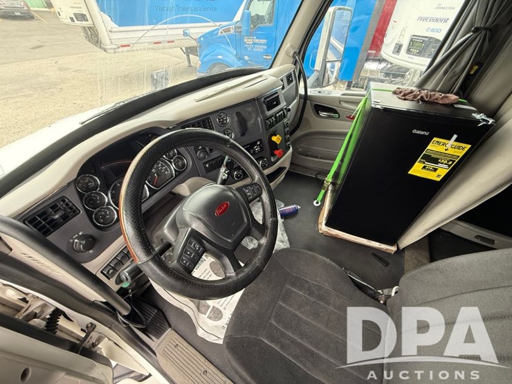 2019-peterbilt-579-image-18