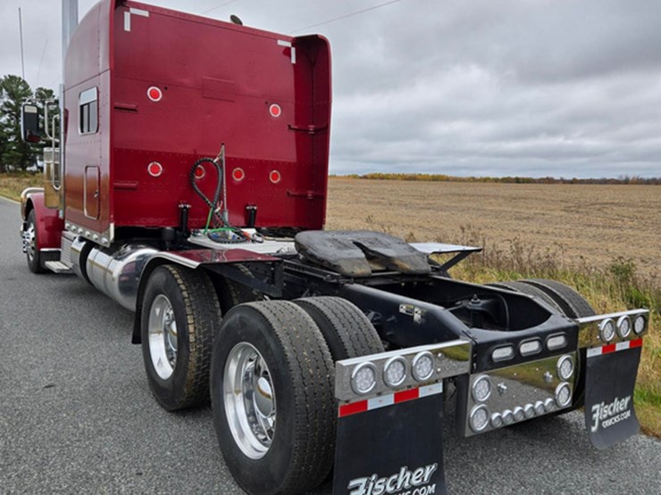 2023-peterbilt-389-image-6