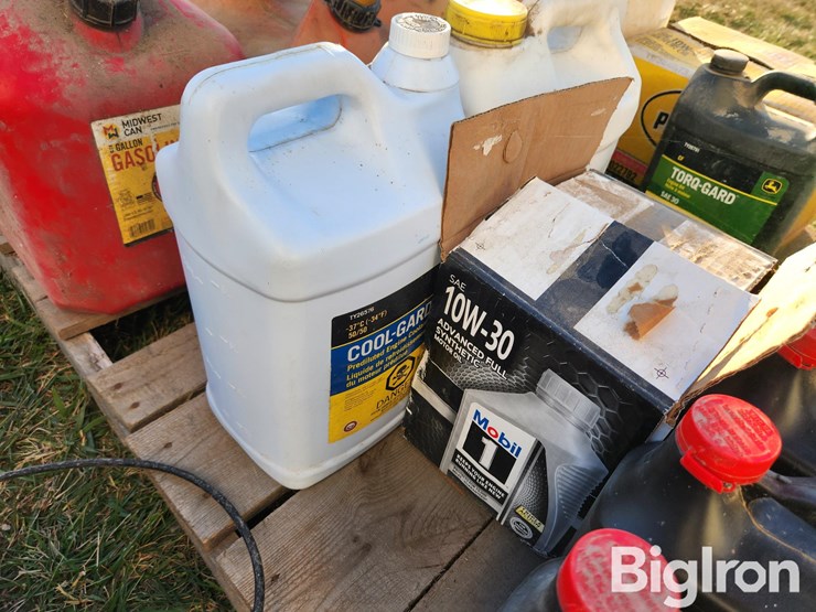 gas-cans-&-lubricants-image-11