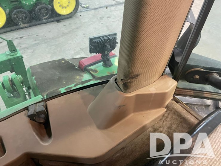 john-deere-8410t-image-38