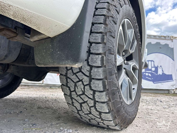 2023-chevrolet-1500-image-30