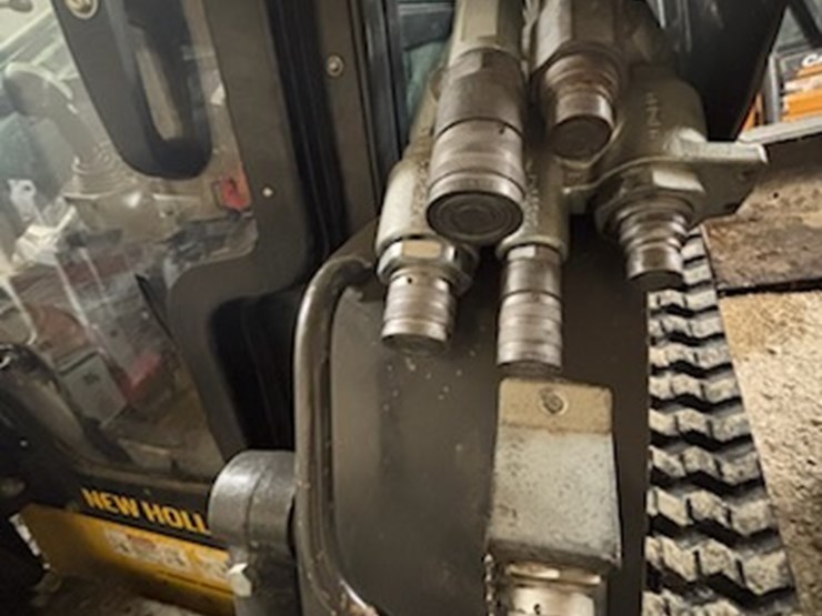 new-holland-c238-image-9