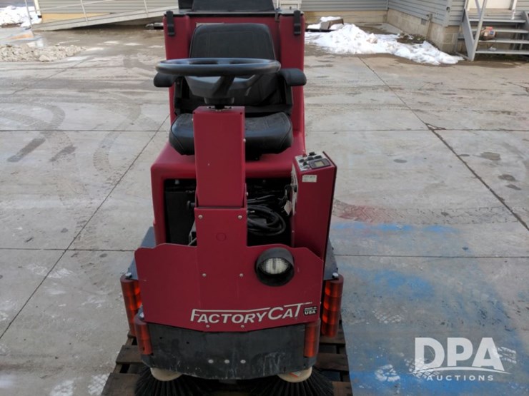 caterpillar-30-image-6