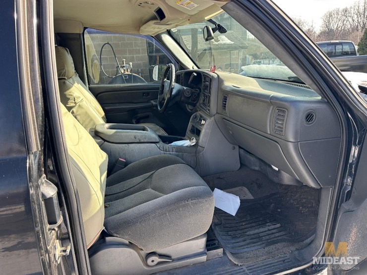 2005-chevrolet-2500hd-image-14